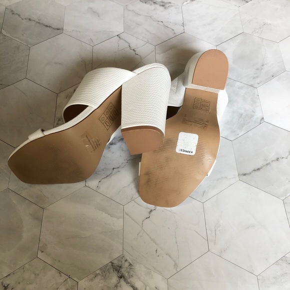 Express women’s heeled mule sandal - Picture 3 of 4